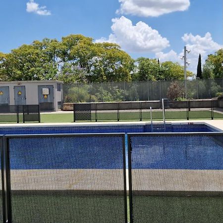 Apartment With Free Parking And Pool Bormujos Luaran gambar