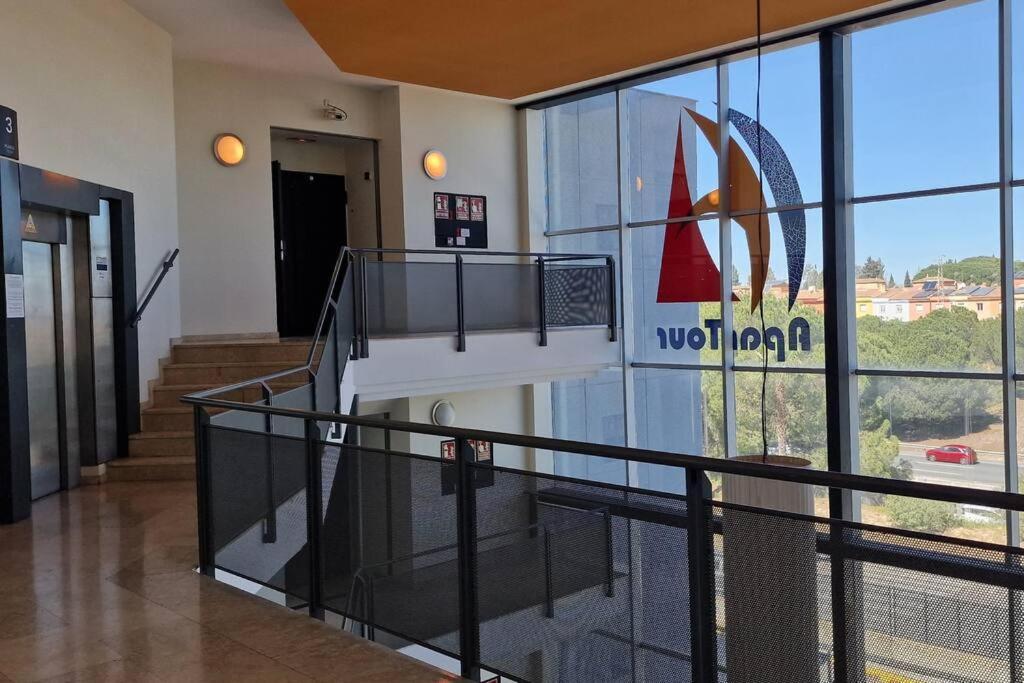 Apartment With Free Parking And Pool Bormujos Luaran gambar