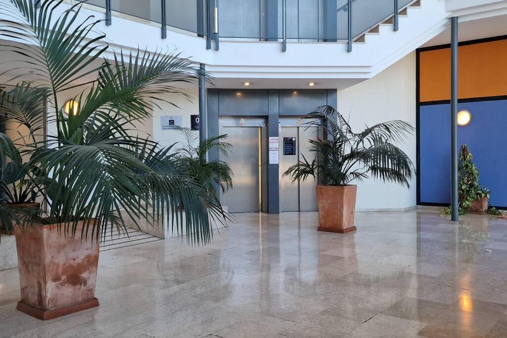 Apartment With Free Parking And Pool Bormujos Luaran gambar