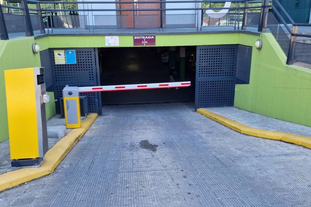 Apartment With Free Parking And Pool Bormujos Luaran gambar