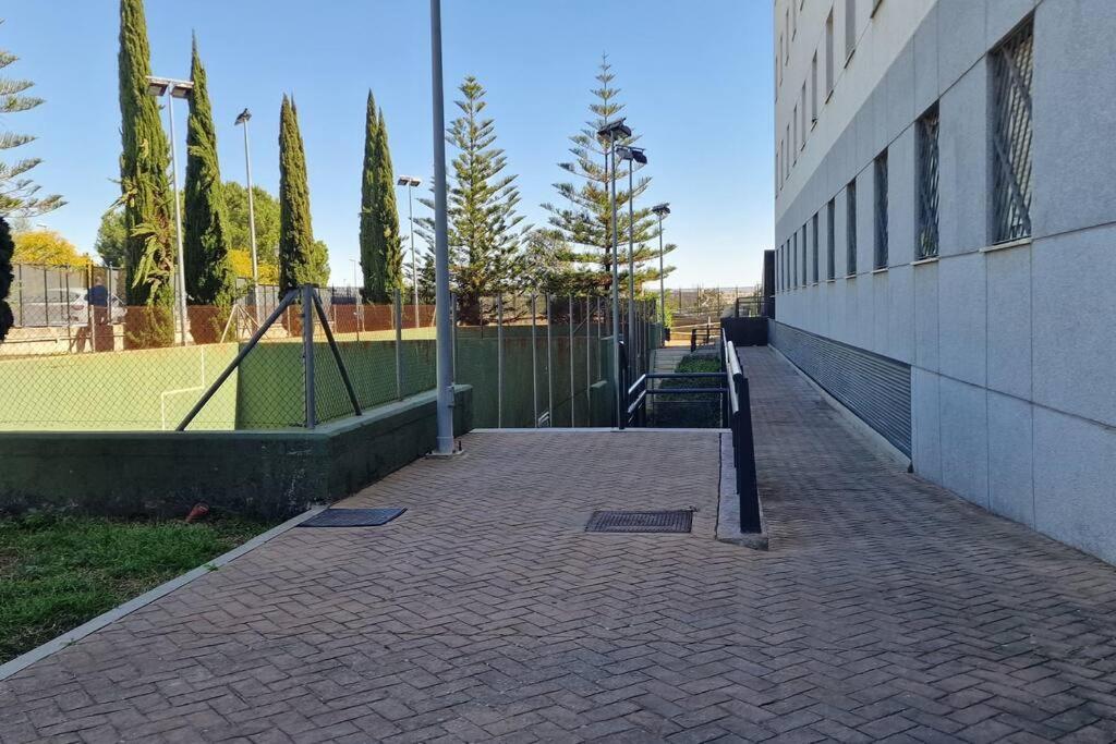 Apartment With Free Parking And Pool Bormujos Luaran gambar