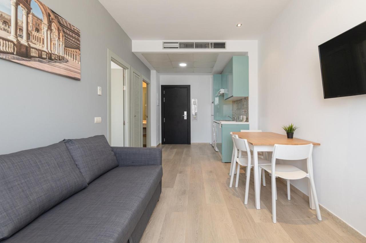 Apartment With Free Parking And Pool Bormujos Luaran gambar