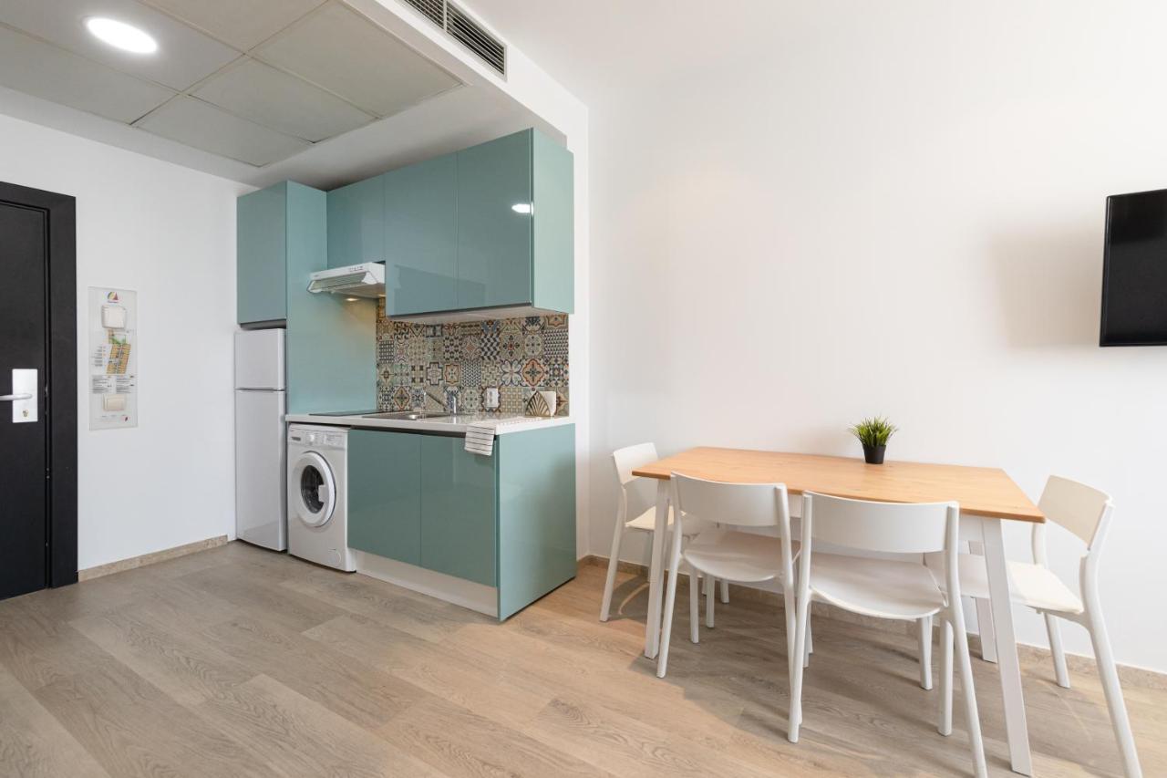 Apartment With Free Parking And Pool Bormujos Luaran gambar