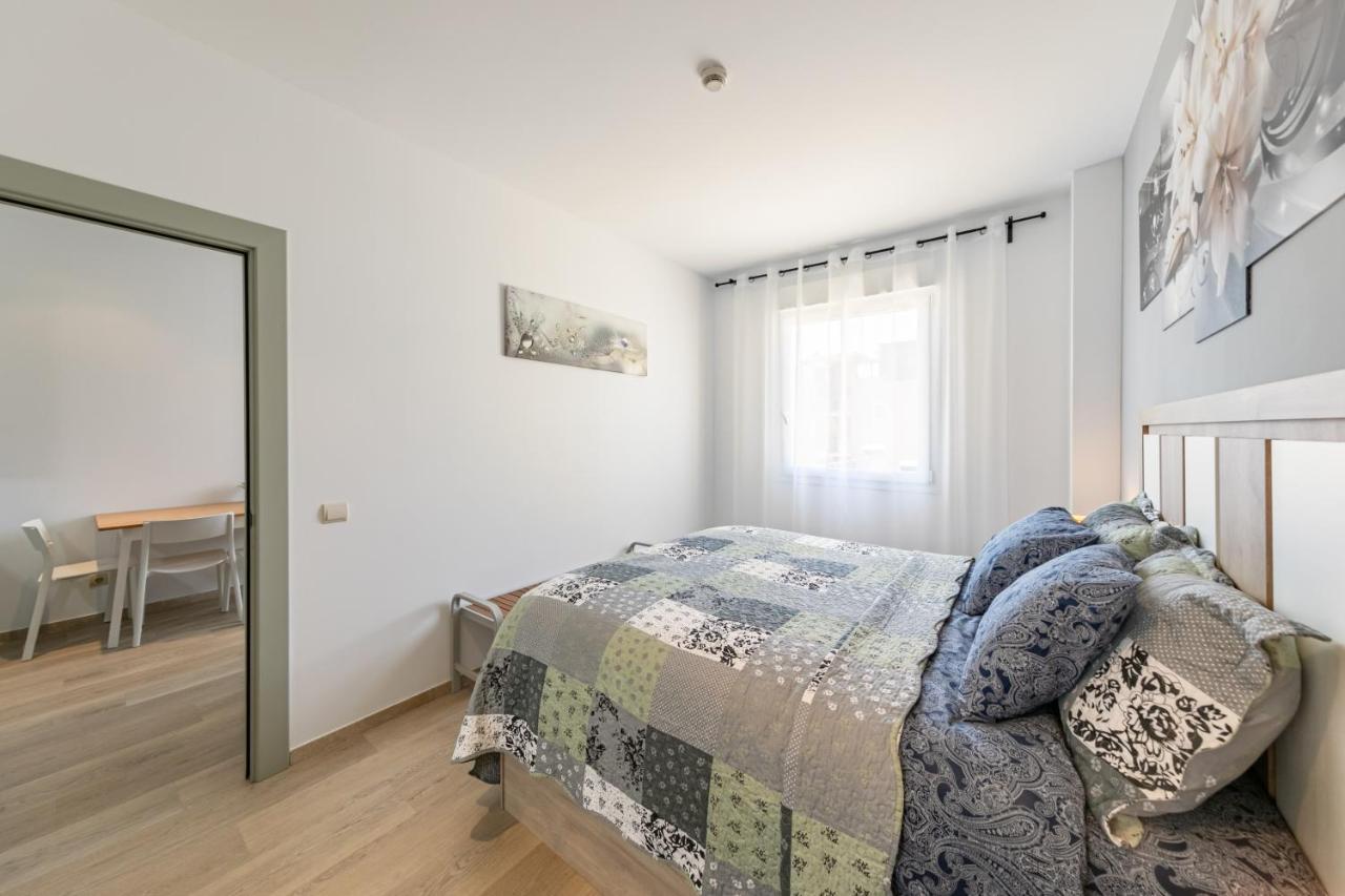 Apartment With Free Parking And Pool Bormujos Luaran gambar