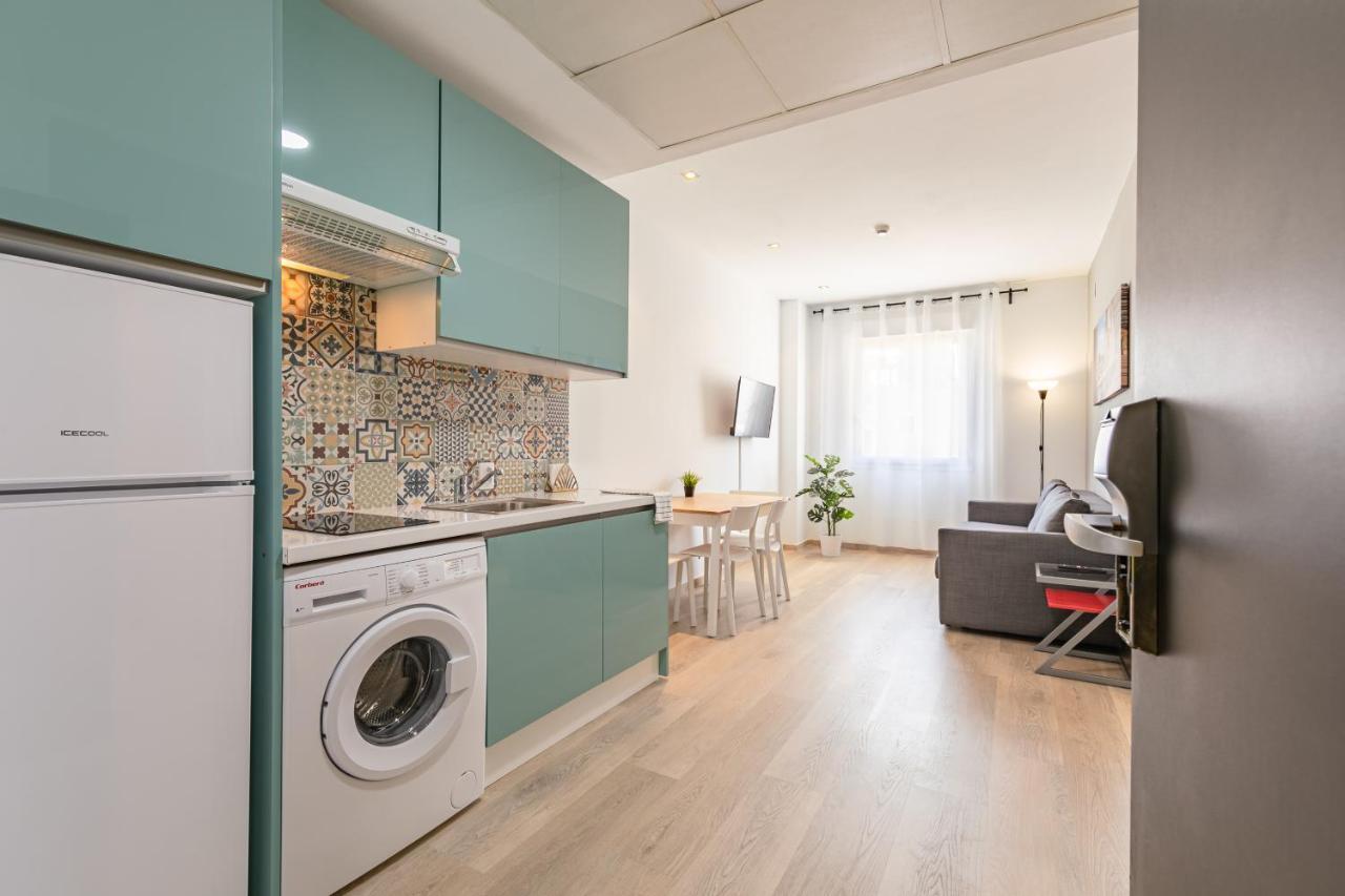 Apartment With Free Parking And Pool Bormujos Luaran gambar
