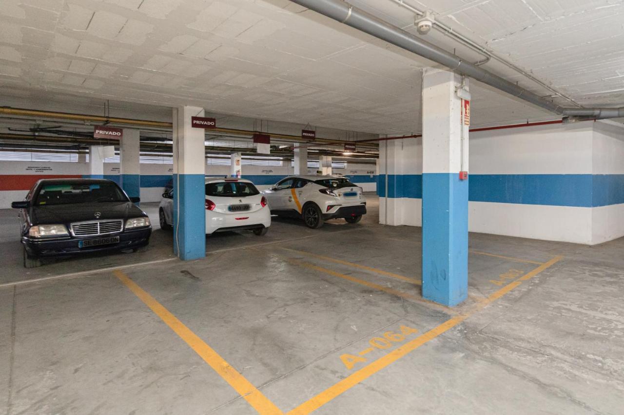 Apartment With Free Parking And Pool Bormujos Luaran gambar