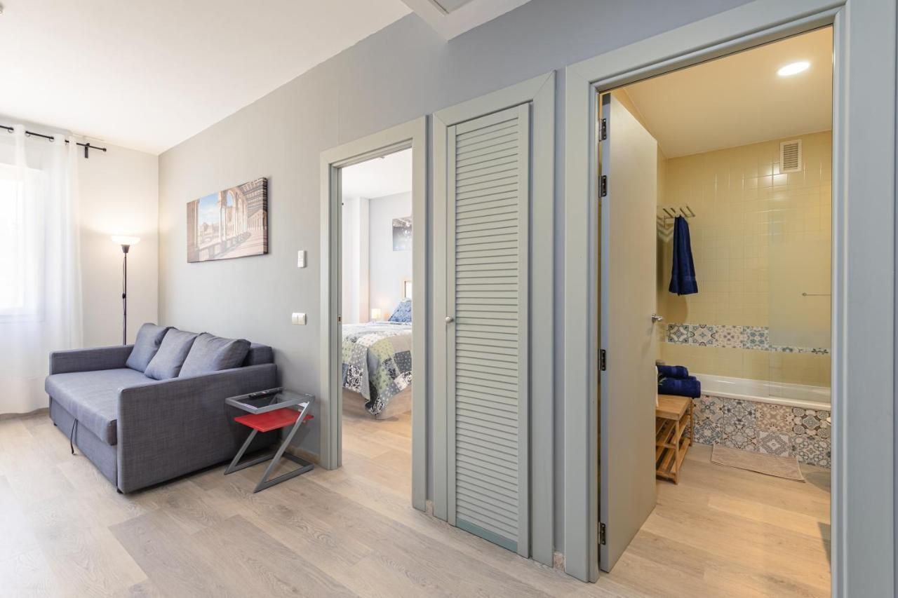 Apartment With Free Parking And Pool Bormujos Luaran gambar