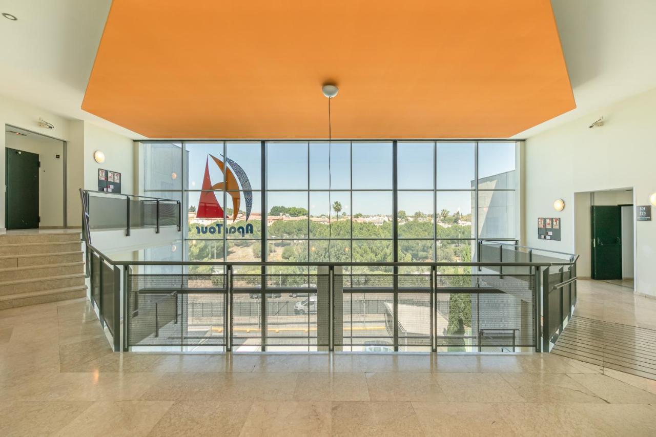 Apartment With Free Parking And Pool Bormujos Luaran gambar
