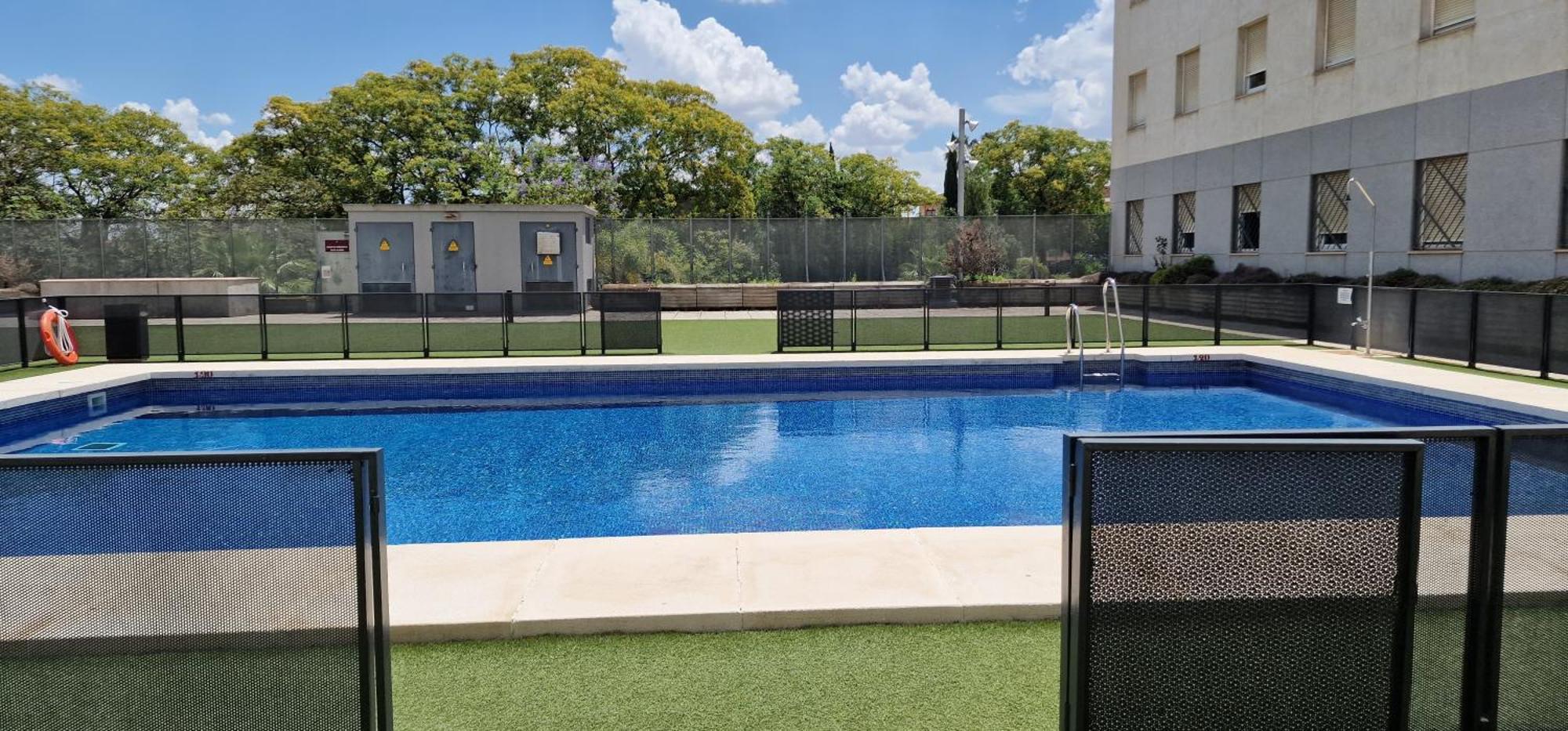 Apartment With Free Parking And Pool Bormujos Luaran gambar